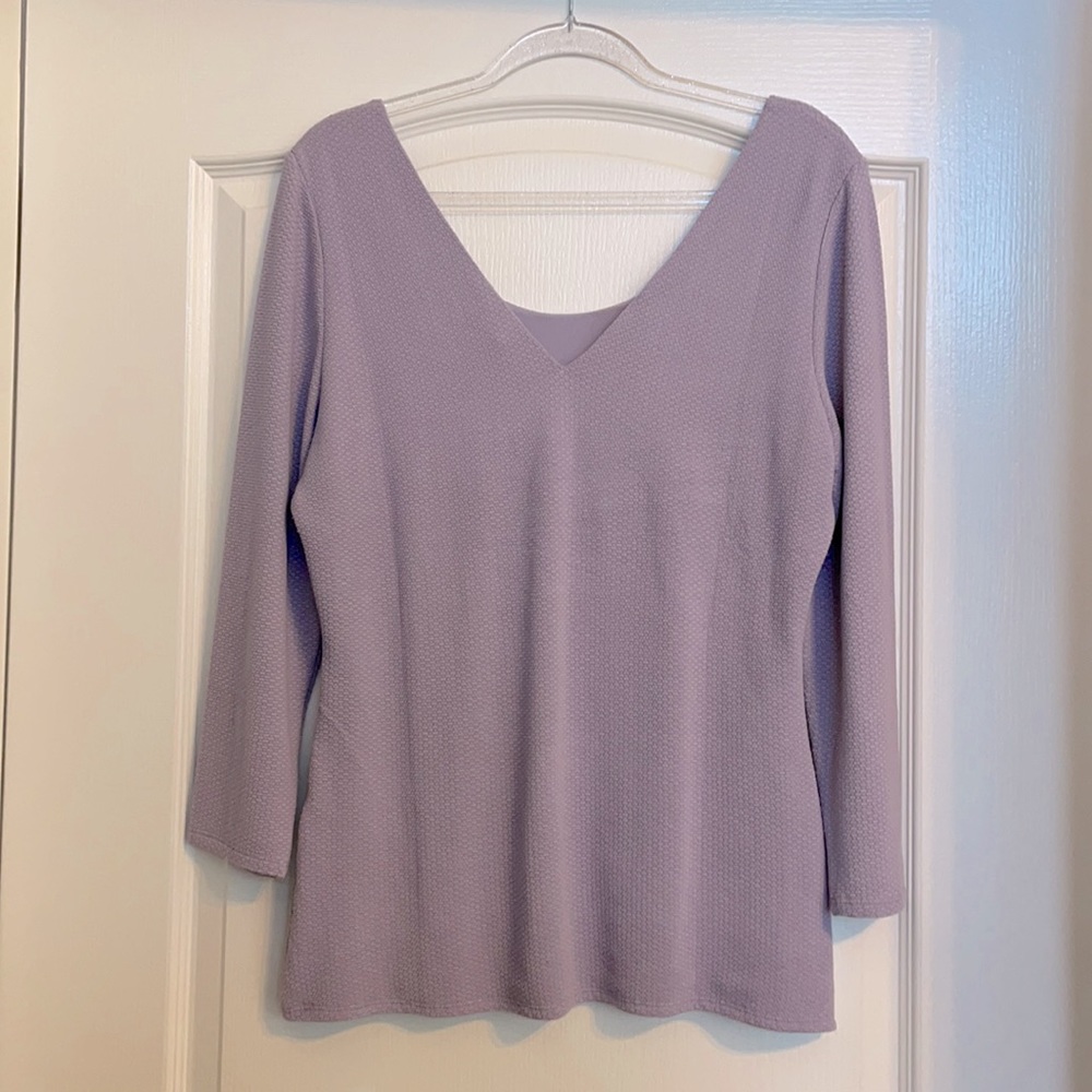 WhiteHouseBlackMarket NWT reversible top in cool wisteria (lilac). Size L